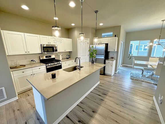 Full kitchen on main