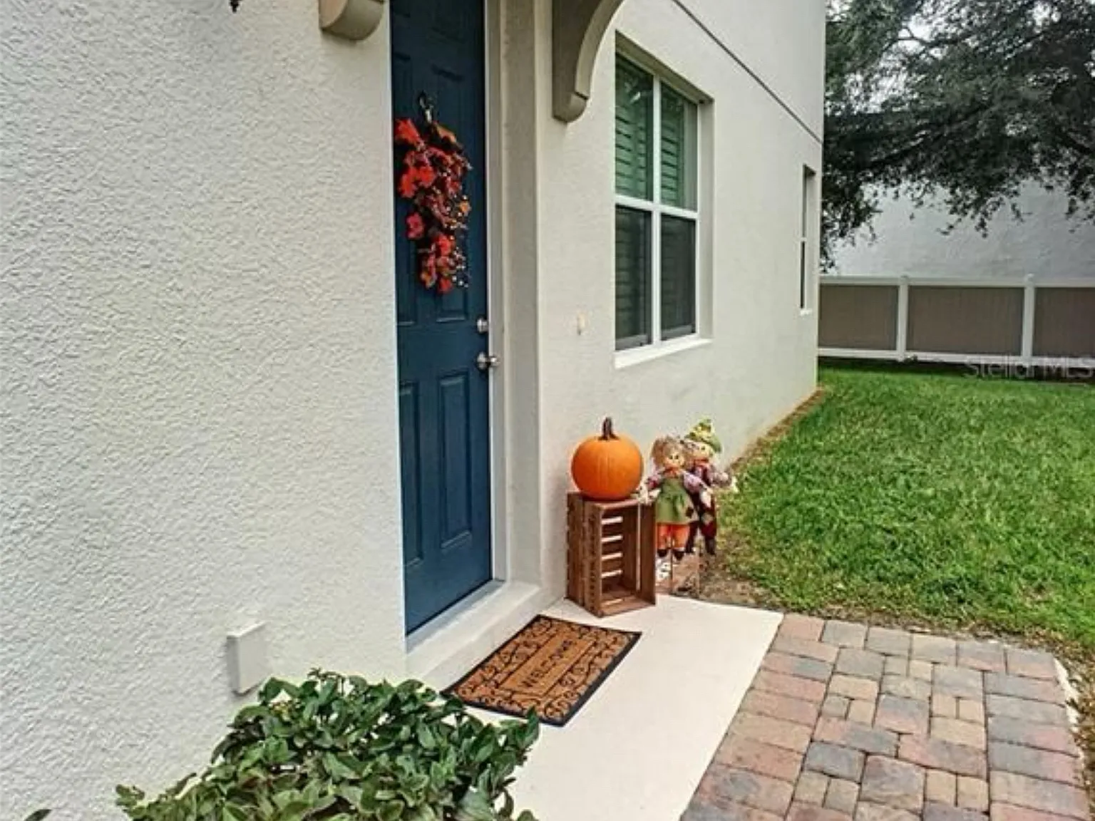 3 bed, 2.5 bath, 1787 sqft, $2,399 — Photo 2