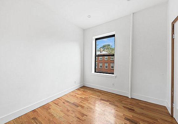 4th image of 203 Baltic St #C3