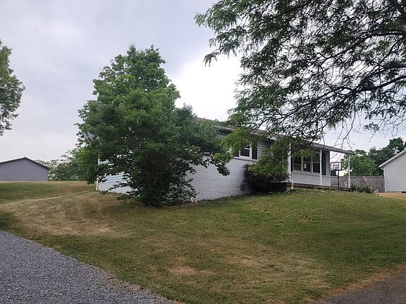 3rd image of 207 N Vanessa Dr