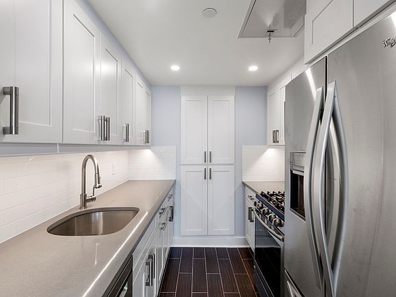 4th image of 25 Lexington Ave #1