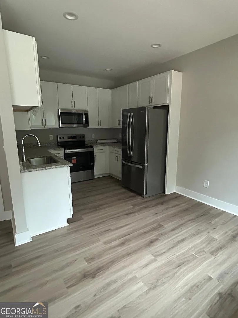 3 bed, 2.0 bath, 2100 sqft, $2,100 — Photo 4
