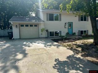 408 Nichols Ct, Saint Peter, MN 56082
