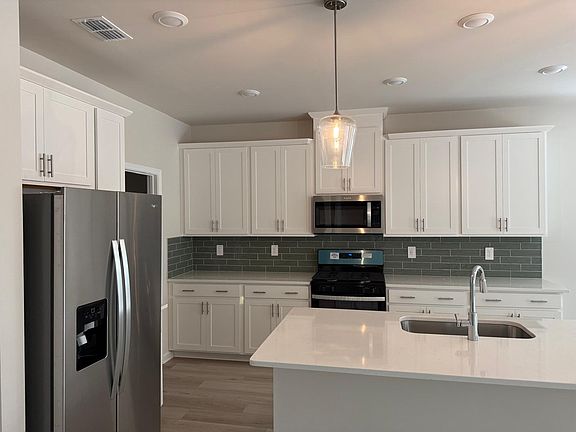 3rd image of 181 Valley Oak Dr