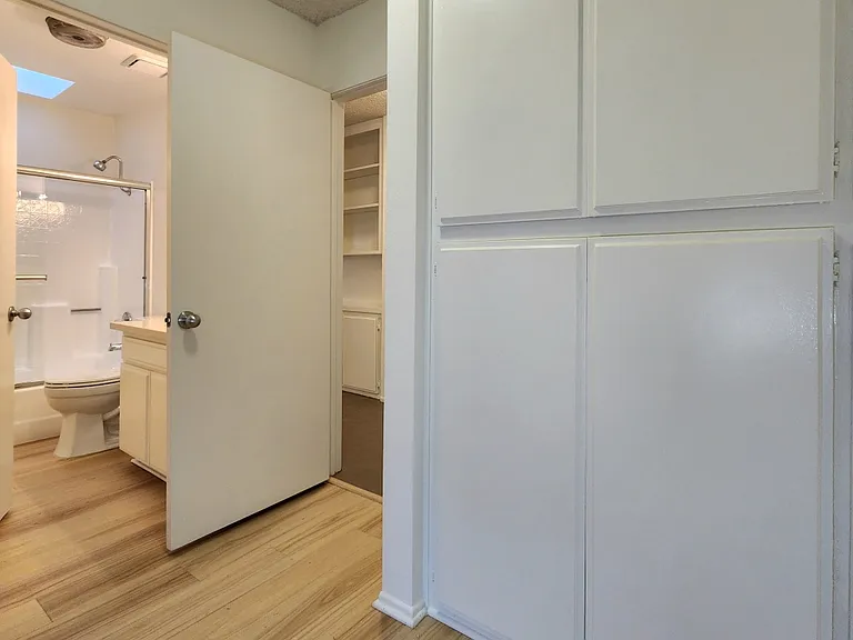 1410 Wellesley Ave #205 — Photo 16