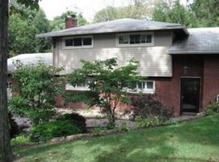 1332 Coraopolis Heights Rd, Coraopolis, PA 15108