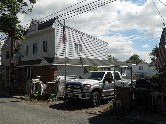 3rd image of 40 White Plains Ave