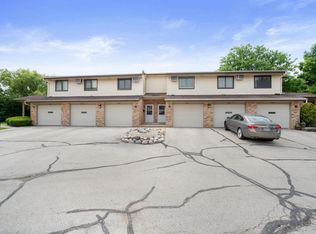 4446 S Greenridge Cir, Milwaukee, WI 53220