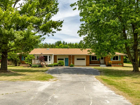 6272 Earhart Rd, Ann Arbor, MI 48105