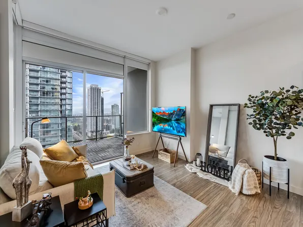 6383 McKay Ave #2207, Burnaby, BC V5H 2W7