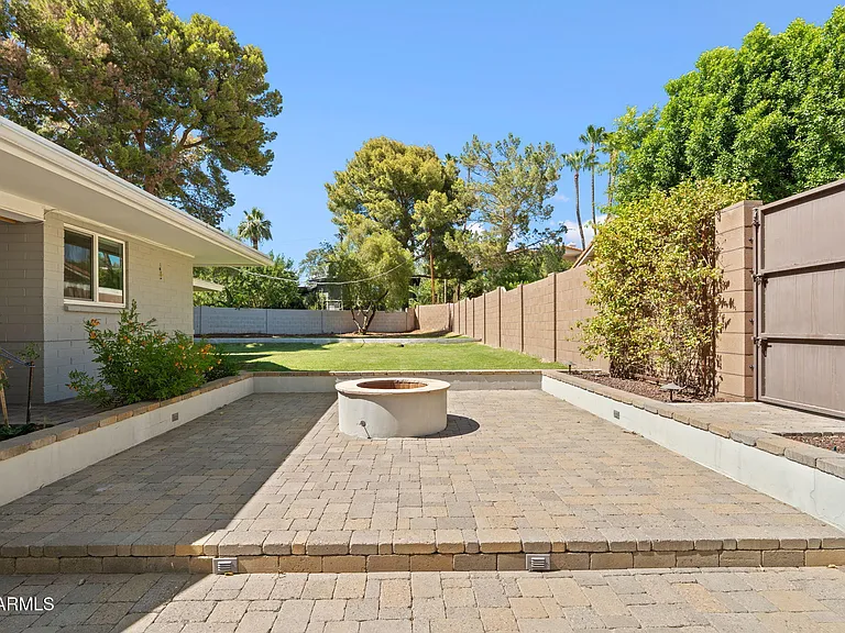 2054 E Rancho Dr — Photo 39