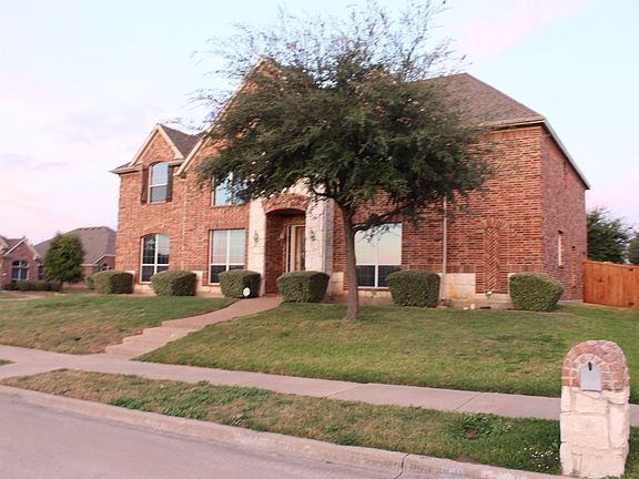 4th image of 612 Twin Hills Ln