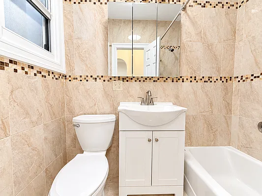 Bathroom, photo 1