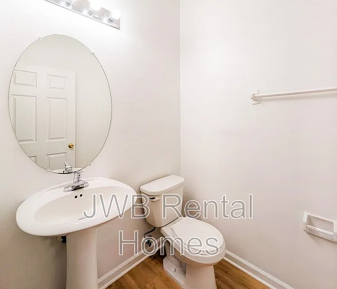 8450 Jasper Ave — Photo 11