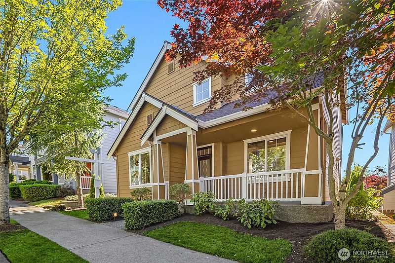 2nd image of 2441 31st Avenue NE