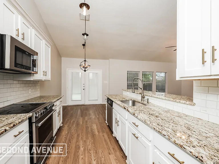 100 Clark Dr — Photo 8