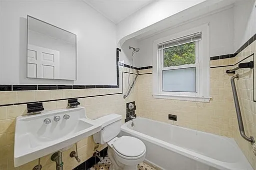 33 Harvard St #2 — Photo 11
