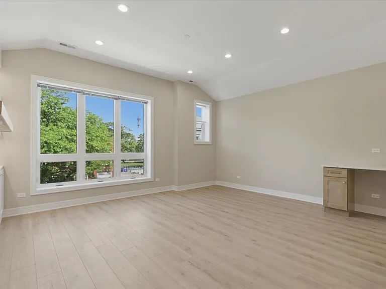 4932 S Champlain Ave #3 — Photo 3