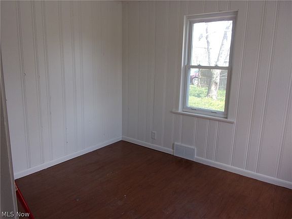 3rd image of 609 Furnace St