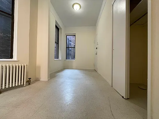 Rented by HOLTON REAL ESTATE INC. | media 11