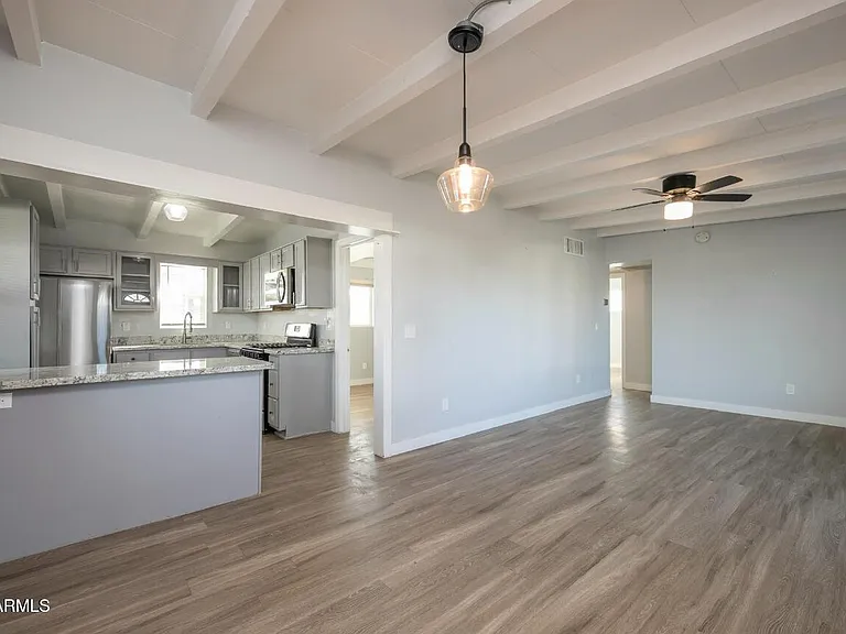 2205 W Cambridge Ave — Photo 6