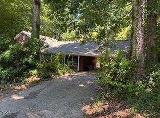1004 Collins Dr, Raleigh, NC 27609