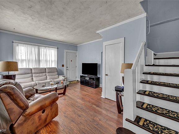 5th image of 222 Union St