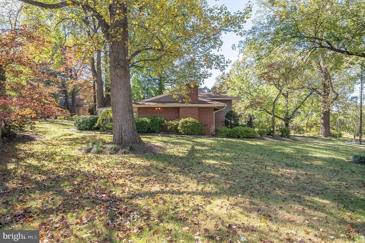 3 bed, 2.5 bath, 1872 sqft, $5,000 — Photo 2