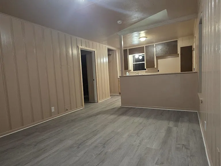 408 N Live Oak St — Photo 2
