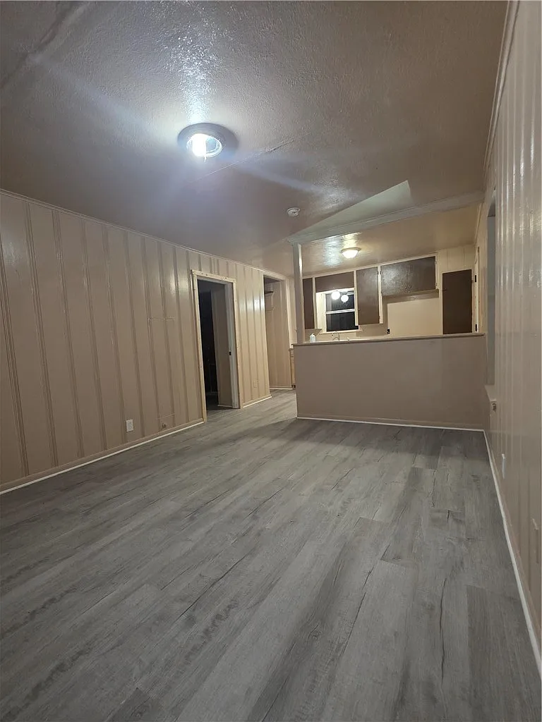 Building Photo - 408 N Live Oak St