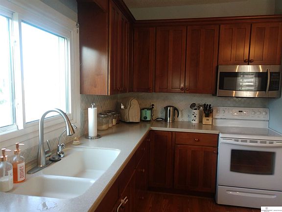 3rd image of 302 S 5th St
