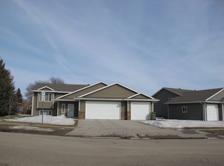 1303 Camelot Dr, Brookings, SD 57006