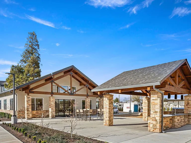 Pacific Valley Apartments — Photo 19