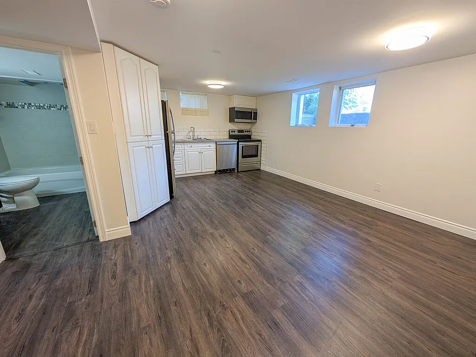 22 Oswald Ave #2