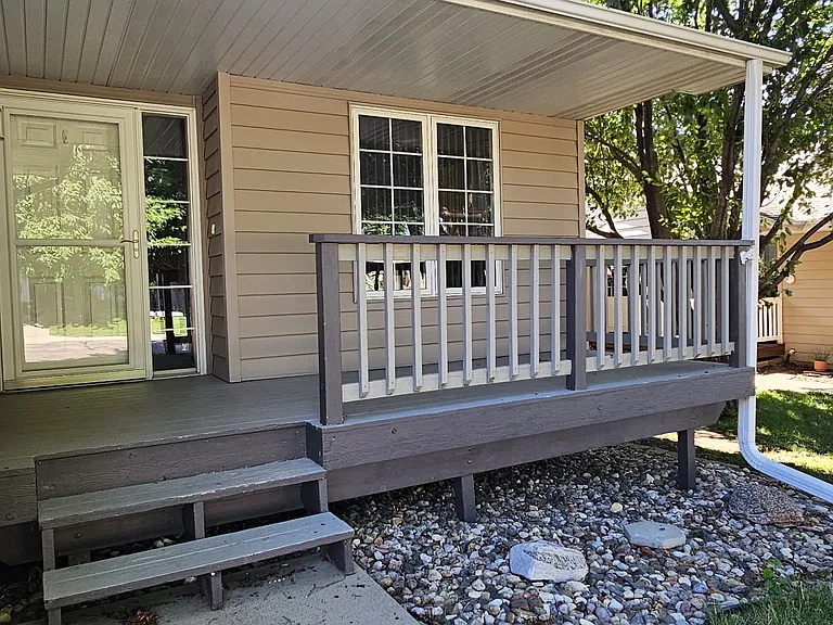 909 S Charlotte Ave — Photo 2