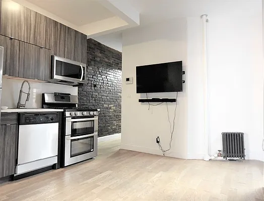 Rented by Bold New York | media 23