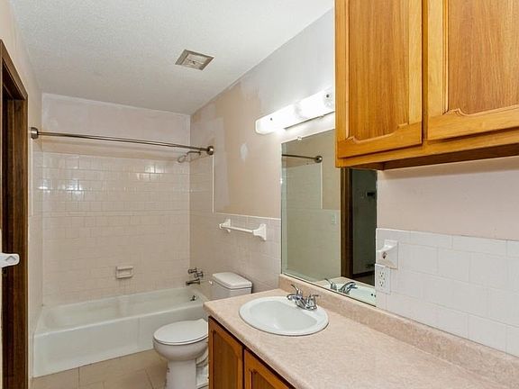 2nd image of 3113 E Court St