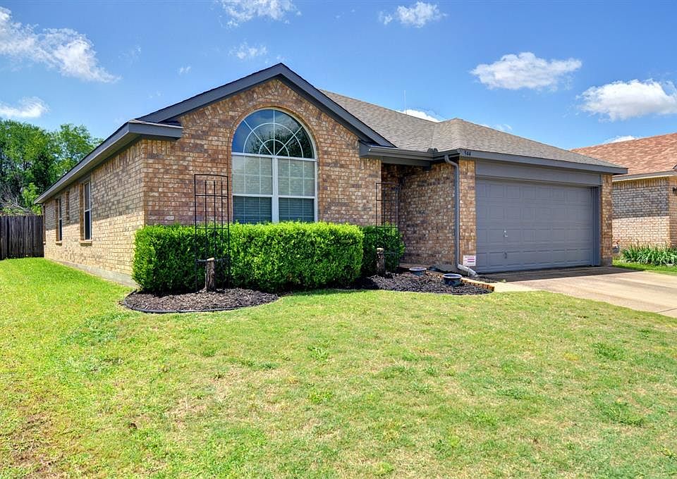 1st image of 944 Plumeria Dr