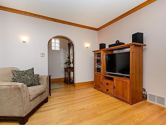 4th image of 3621 Morton Ave Floor 1