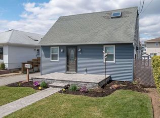 64 E Seacrest Ave, Lindenhurst, NY 11757