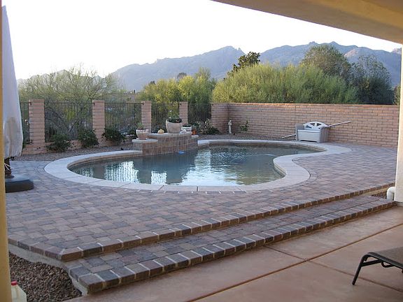 Pool w/raised Patio