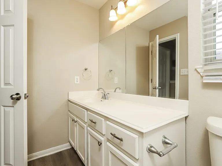 539 W Metcalfe St — Photo 16