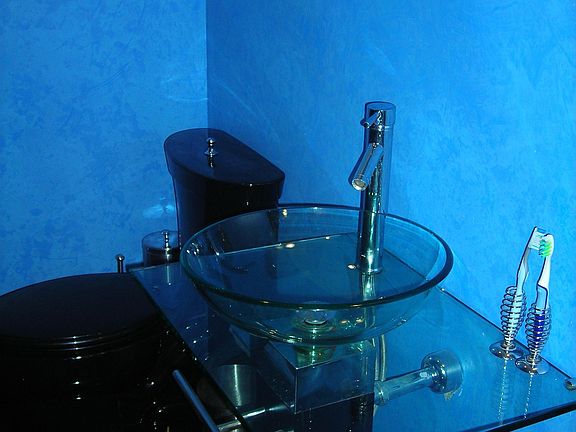 Vessel sinks in bathroom