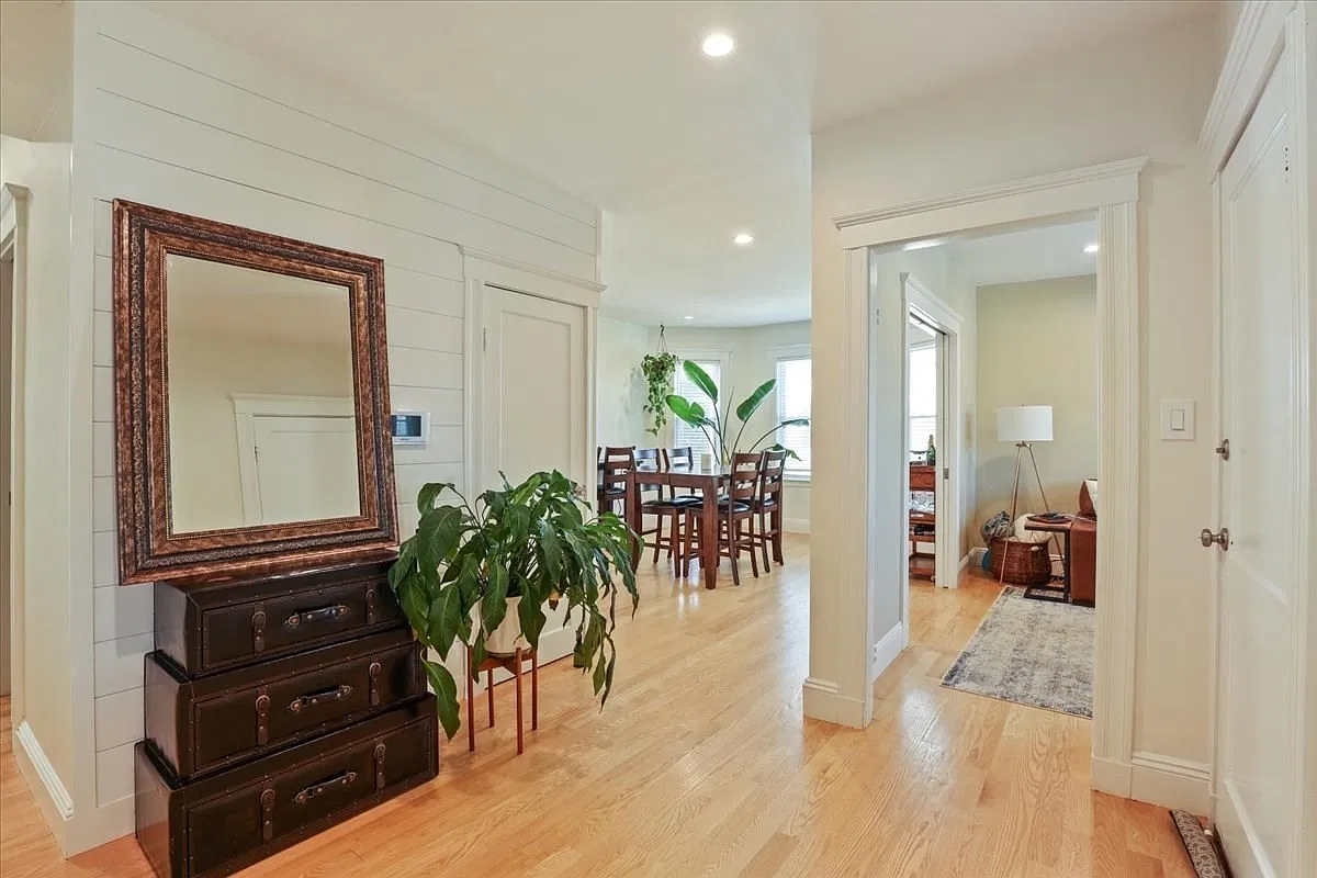 3 bed, 2.0 bath, 1250 sqft, $3,500 — Photo 2