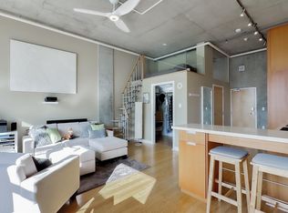 495 W 6th Ave #304, Vancouver, BC V5Y1L3