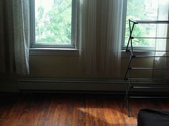 3rd image of 4922 Warrington Ave #3