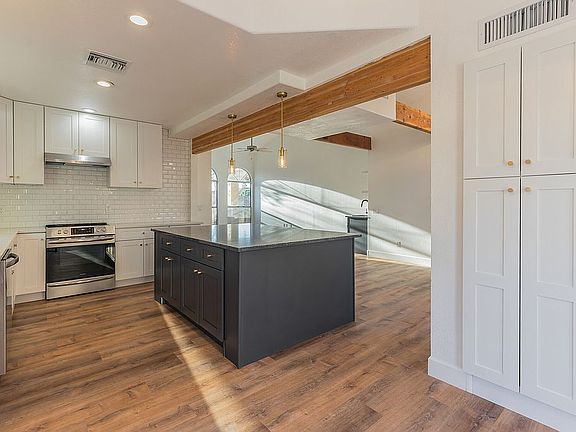 3rd image of 26416 S Boxwood Dr