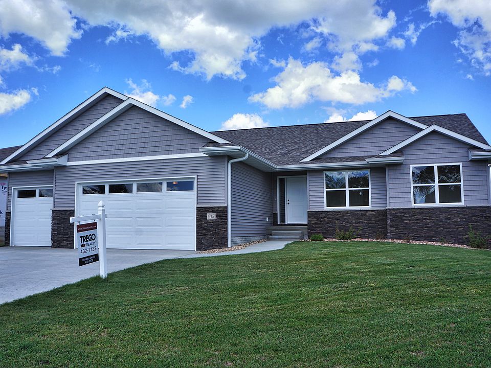 1st image of 925 Pheasant Ln