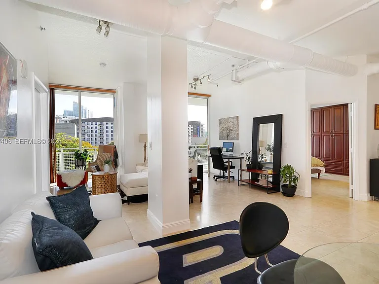 444 NE 30th St #502 — Photo 7