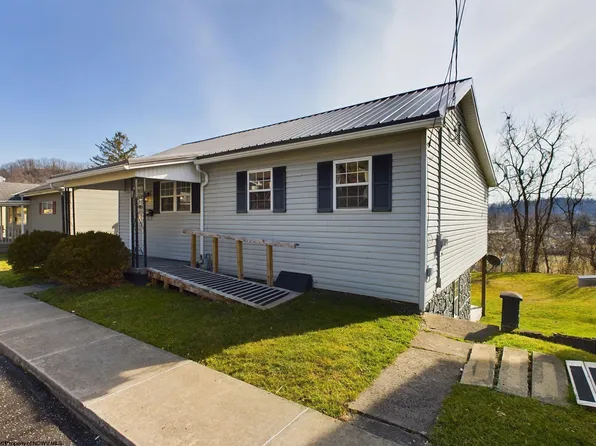 522 Camden Ave, Monongah, WV 26554